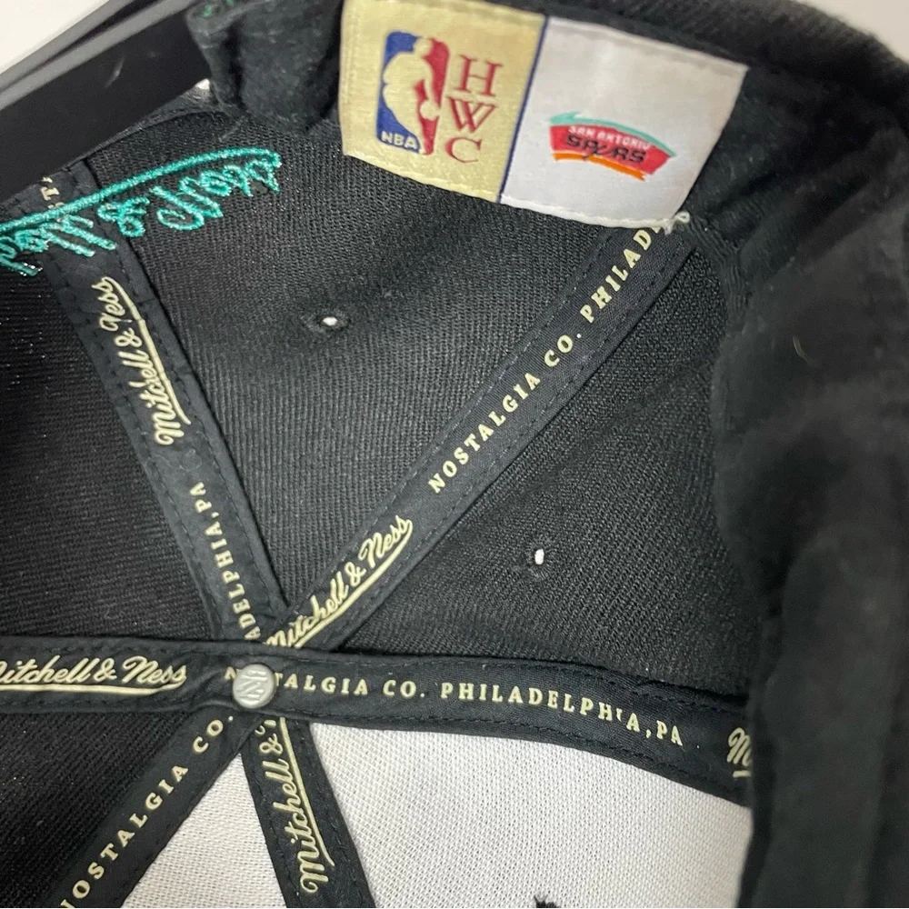 Mitchell & Ness NBA San Antonio Spurs HWC Core Basic Snapback Hat - Picture 7 of 11